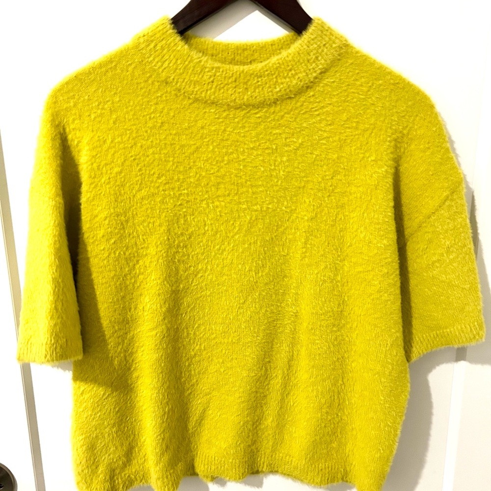 Super soft Yellow short sleeve sweater